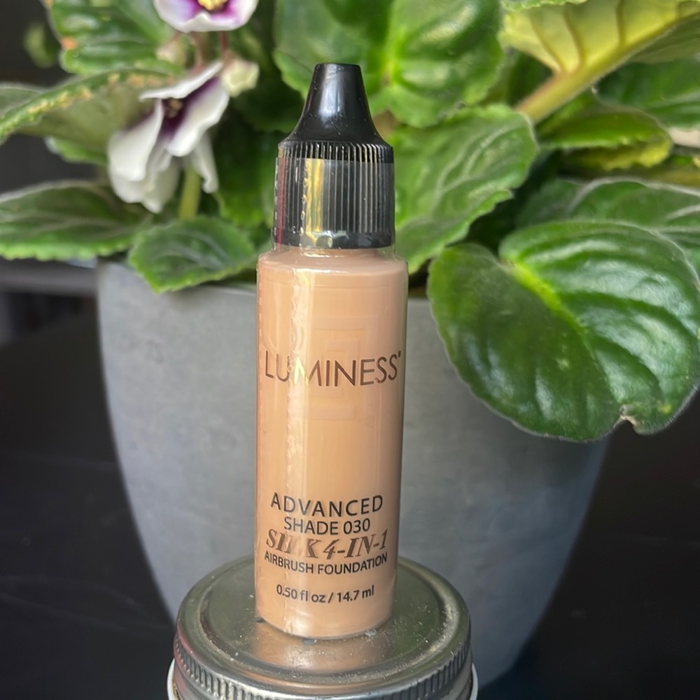 Luminess Advanced Shade 030 Sill 4-in-1 Airbrush Foundation 0.50 fl oz / 14.7 ml